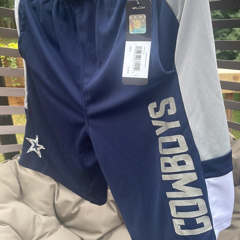 NWT- DALLAS COWBOYS Youth Navy Performance Shorts Size XL (18-20) - Picture 4 of 7